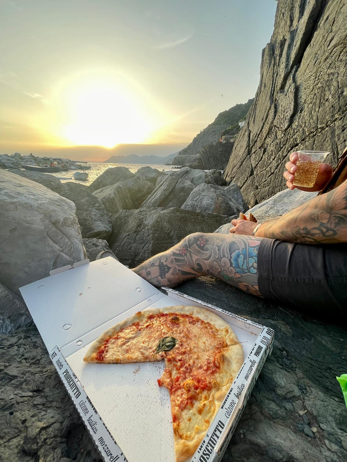 Seaside pizza and sunset in Cinque Terre