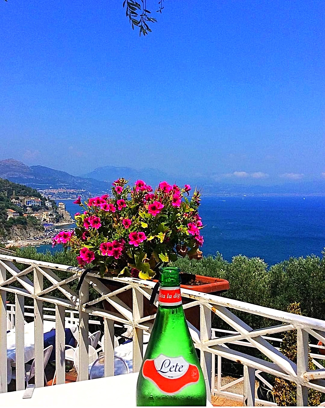 Ravello garden terrace lunch